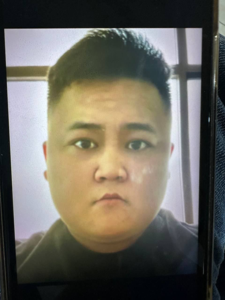 此人真名 #韦鹏飞，在鑫万达艺名为 #彭于晏